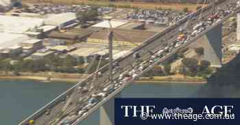 Traffic logjam across Melbourne as crash closes westbound West Gate Freeway lanes