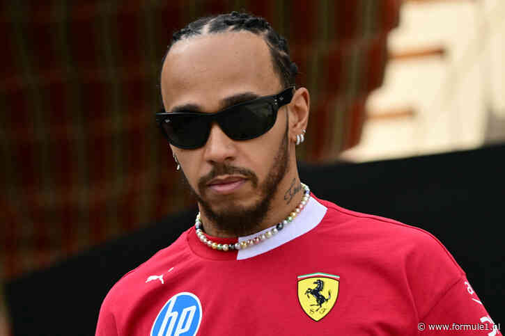 Ferrari-voorzitter Elkann verdedigt Hamilton: ‘Lewis heeft dat niet nodig’