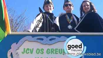 Miel I en Frederique I leiden  kindercarnavalsstoet door Kanne