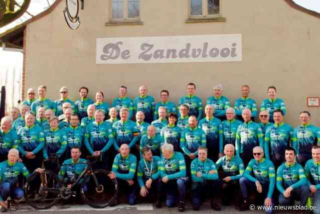 Wielertoeristenclub DMD Cycling Team in nieuwe outfit de baan op