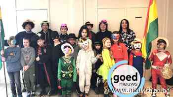 Kinderen van de zomerschool genieten in carnavalssfeer van  terugkomdag