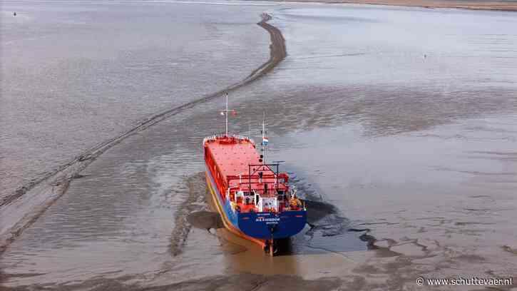 Amasus-schip H&S Wisdom liep vast op een van de hoogste waterstanden van het jaar en dat bemoeilijkt de berging