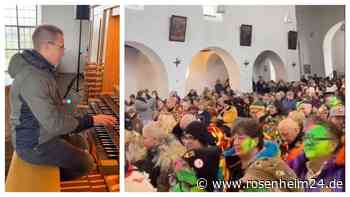 Faschingsstimmung im Gotteshaus: Chart-Hit aus der Region erobert sogar die Kirche