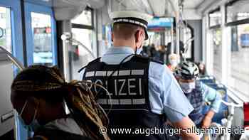 Straßenbahn-Kontrolleure mit Pfefferspray attackiert: Polizei sucht flüchtigen Täter