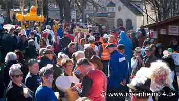 Bunter Faschingszug begeistert Teilnehmer und Zuschauer