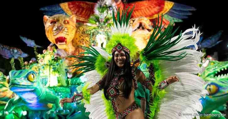 Spektakel am Zuckerhut: Karnevalsumzüge im Sambodrom in Rio