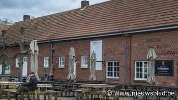 Terras van bezoekerscentrum De Klapekster verhuist naar binnenplein boerderij