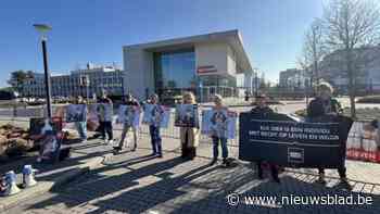 Animal Rights protesteert bij Johnson & Johnson tegen dierproeven: “Schande, schande, bloed aan je handen”
