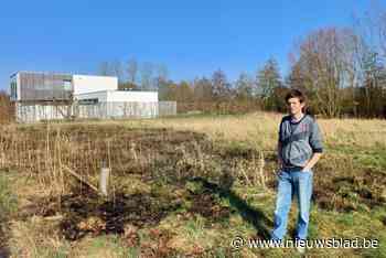 Dankzij alerte jeugdbrandweerman Kobe (18) blijft buitenbrand beperkt