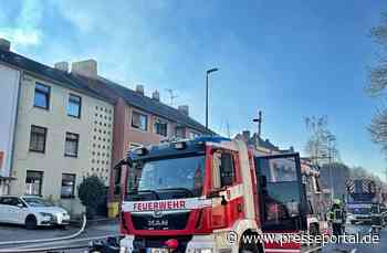 FW-NE: Ausgedehnter Zimmerbrand auf der Kölner Straße | Eine Person verstorben