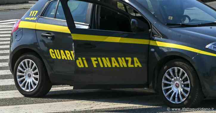 Salerno, usura e assunzioni fittizie di migranti per favorire il clan camorristico: tra gli arrestati anche un ex poliziotto della Mobile