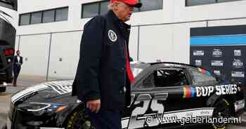 Trump stelt importheffingen voor auto's uit Canada en Mexico maand uit