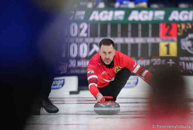 Defending champ Gushue beats Koe in extra end to secure playoff berth at Brier