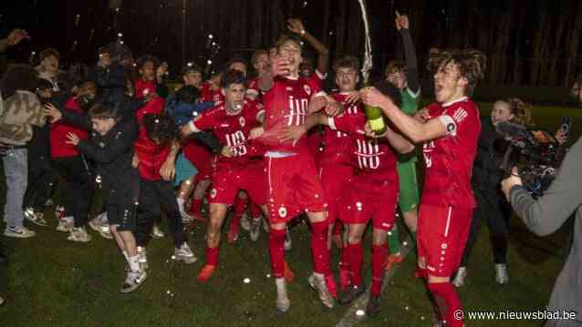 Sterkste Antwerp-jeugd ooit? Troepen van Geert Emmerechts schrijven geschiedenis met eerste titel bij de U16: “Ik denk dat we nog hard gaan vieren”