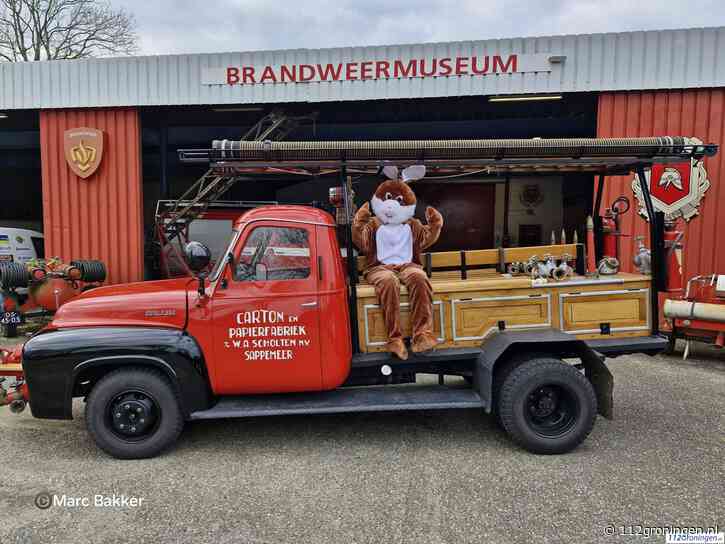 Paasplezier tussen de Brandweerwagens in Hoogezand-Sappemeer