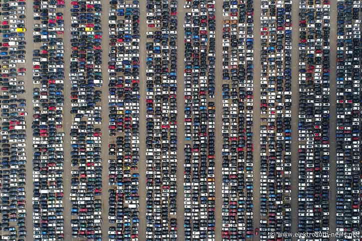 Bestand in Deutschland: Immer mehr E-Autos und weniger reine Verbrenner