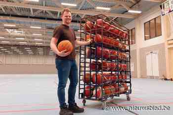 Houten XL-sporthal met drie grote indoorterreinen en twee sportzalen feestelijk geopend