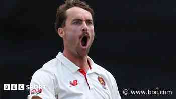 Yorkshire bring in bowler Buckingham