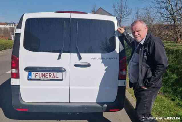 “Breng maar eens een lichaam van 120kg vanop het derde verdiep via een gammele trap naar beneden”: begrafenisondernemer krijgt geen hulp van Brusselse brandweer ‘want geen deel van takenpakket’
