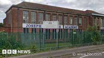 Teacher struck off for sending sexual messages