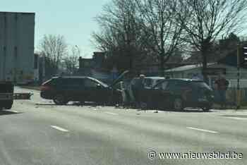 Vier gewonden bij ongeval nadat bestuurder rood licht negeert