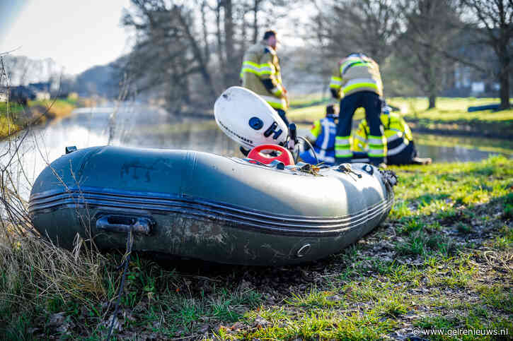Rubberen bootje ondersteboven aangetroffen in water