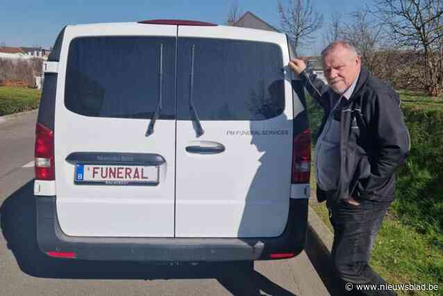 Begrafenisondernemer zit met probleem in Brussel: “Breng maar eens alleen een lichaam van 120 kg vanop het derde verdiep naar beneden”