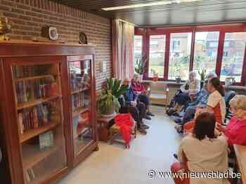 Bibliotheek van Ternat schenk collectie grootletterboeken aan lokale woonzorgcentra: “Veel lezen valt echt aan te moedigen”