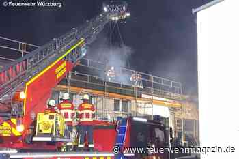 Lagerhalle in Flammen