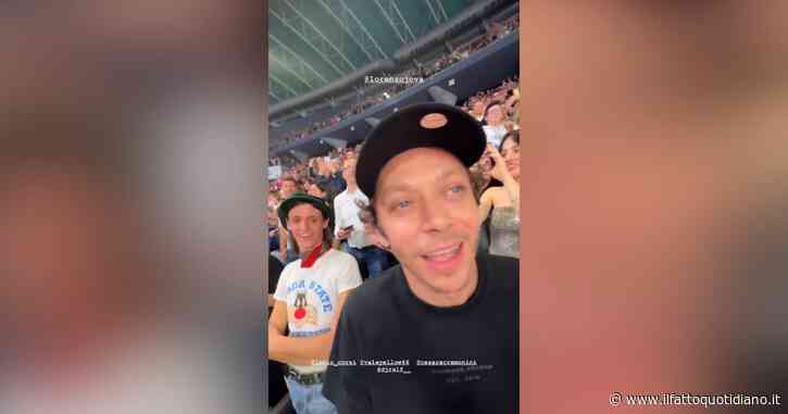 Lucio Corsi, Valentino Rossi e Cesare Cremonini “ragazzi fortunati”: insieme al concerto di Jovanotti a Pesaro