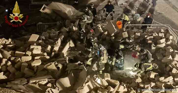 Crollo palazzina a Bari, individuata sotto le macerie la 74enne dispersa: è viva. In corso le operazioni di recupero