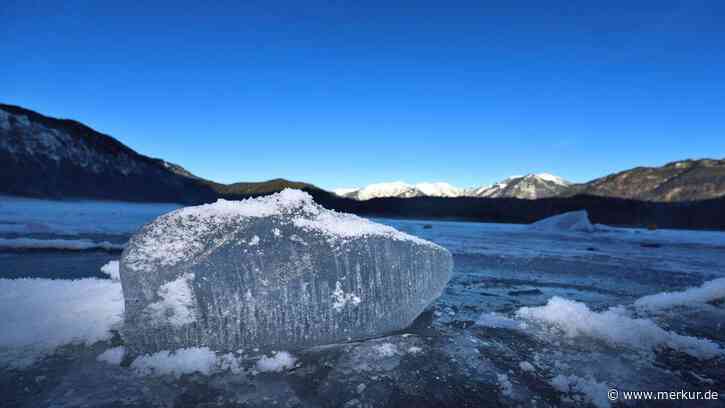 Mehrere Personen brechen in den eisbedeckten Eibsee in Grainau ein - eine Person schwer verletzt