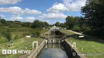 Canal boat crush death was an accident - coroner