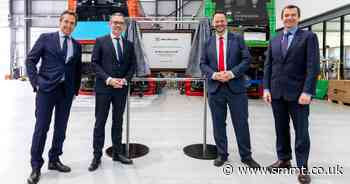Transport minister visits Wrightbus Oxfordshire factory