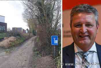 Inwoners moeten geen 15 kilometer meer omrijden na klacht van één buur, burgemeester opgelucht: “De situatie heeft de gemoederen in het dorp verhit”