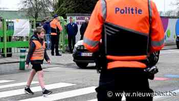 1.334 leerlingen testen verkeersvaardigheden tijdens Het Grote Voetgangersexamen van politie LRH