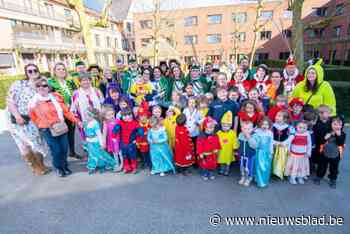 Kindercarnavalsstoet maakt tussenstop aan woonzorgcentrum: “Dansje gedaan voor bewoners”