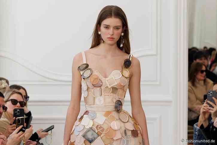 Sarah Burton gibt ihr Givenchy-Debüt in Paris