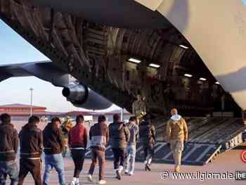 "Divieto degli ingressi, arresti di famiglie e uso di basi militari". Trump rilancia il suo piano anti-immigrazione