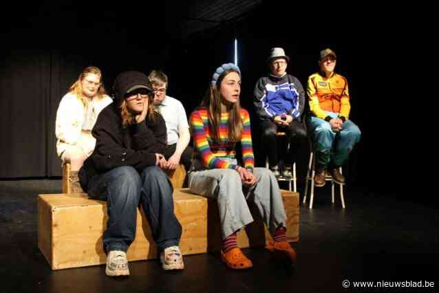 “Theater verbindt ons allemaal”: Kunstacademie en Groep Ubuntu creëren samen unieke voorstelling