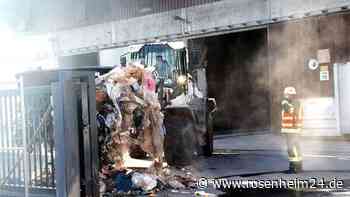 Feuerwehreinsatz bei Entsorgungsbetrieb in Rosenheim - Brand gelöscht