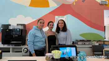 Zussen Sindy en Isabella heropenen cafetaria in Sportoase: "Onze mama heeft ons hard leren werken"