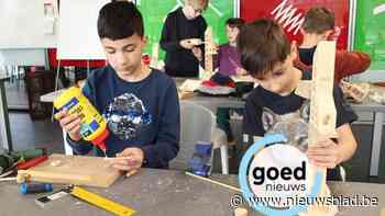 Kinderen leren vloeren, metselen en torenkranen bouwen tijdens krokuskamp bij PXL