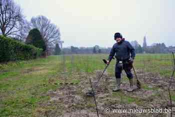 “Elke vondst vertelt een verhaal”: metaaldetectorist speurt terrein af dat eeuwen onbebouwd bleef