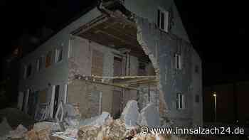 Teile von leerstehendem Gebäude in Haag eingestürzt - Straße teilweise gesperrt