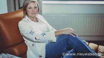 Burgemeester Els Robeyns van Wellen in nieuwe reeks: “Vraag me niet om lesbisch boegbeeld te worden”