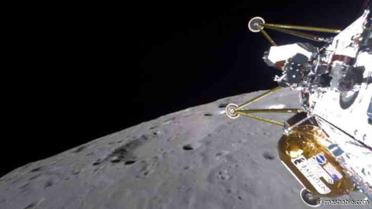 U.S. spacecraft encounters problem during its ambitious moon landing