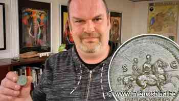Bart vindt met metaaldetector Romeinse munt van 2.000 jaar geleden : “Veruit de oudste die ik ooit heb aangetroffen”