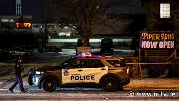 Täter auf der Flucht: Maskierter Mann schießt auf Gäste in Kneipe in Toronto