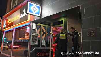 Razzia in HSV-Fankneipe: Polizei stellt Bargeld und Waffen sicher